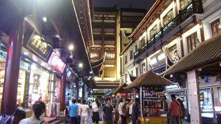 大きな土産物購入センター