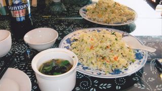 朝も夕も市場のようで楽しいです。