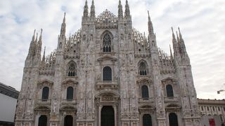 ここまで来たらドォーモの上も行きましょう