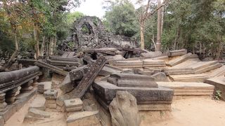 廃墟を探検する気分