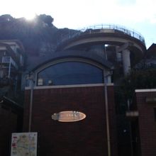 この見た目からエレベーターは想像つきません（笑）