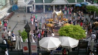 いつもお祈りする人で一杯