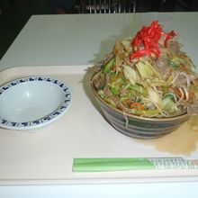 波布食堂の名物肉そば