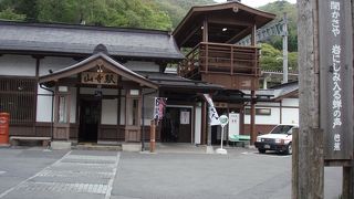 岩にしみいる蝉の声