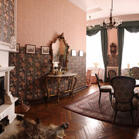 内装も貴族の城館です…美しい