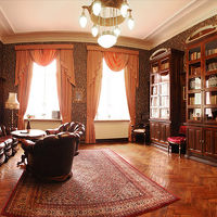 椅子で寛ぎながら読書でも…優雅です…