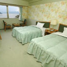 部屋広いです。