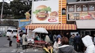 有名な佐世保バーガーの店へ