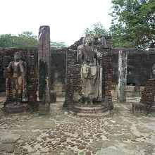 ハタターゲの三尊仏