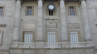 まるで美術館のような市庁舎