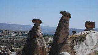 ３姉妹のキノコ岩