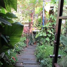 この奥にトイレがあります☆