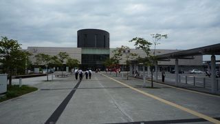 函館駅・・・意外に近代的な駅舎でした。