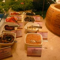 サラダバー、チーズも多種