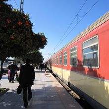 フェズの駅。駅舎もホームもとっても綺麗です。