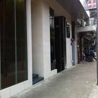 入口。ちゃんと常駐スタッフいます。カードで扉を開ける。