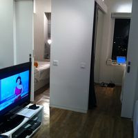 リビングから個室を見る。