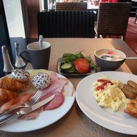 朝食です。スモークサーモンがおいしかったです。