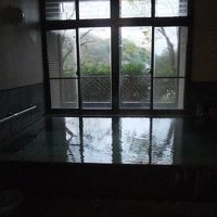 内風呂は広々〜