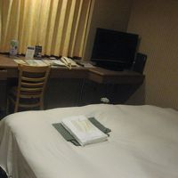 幅広ベッドでゆっくり眠れます。