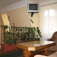 共同でテレビを見れる場所が2カ所あります