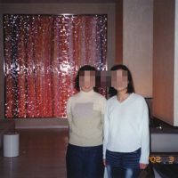 ロビーはあまり明るくなくて、光ってるイメージでした