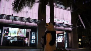 ピンクの試着室