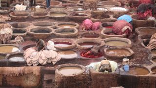 中世以来の革染色風景