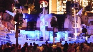 無料の海賊船ショー