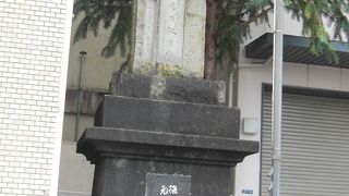 大通りに坂本龍馬誕生地の碑があります