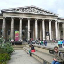 ロンドンまで来たら是非中に入ってください。