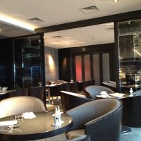 ラウンジで朝食が取れます！