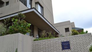 客席からは江の島や森戸海岸の眺めが抜群です。お料理も美味しく会席にも最適です。