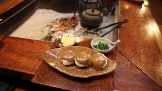 囲炉裏で五平餅