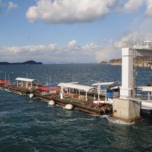 松山観光港への最寄駅です。