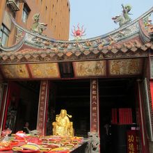 壁画や彫刻も見事です