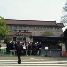 開館前も並んでいました。