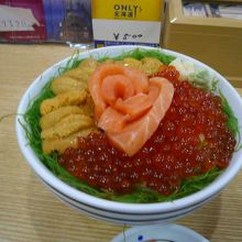 サーモン・いくら・うに丼