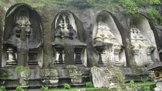 バリ中部にある１１世紀の遺跡