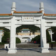 建物はデカいです。