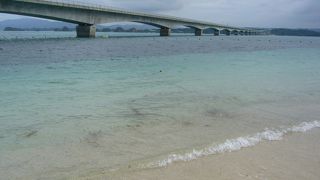 エメラルドグリーンの海を突き抜けていき、爽快！