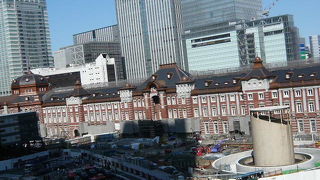 丸ビル５階から眺める