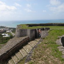 急な階段があります