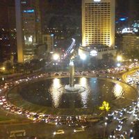 歓迎の塔が見えます