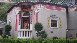 大坑：普段は丘の麓にひっそりとたたずむ大坑舞火龍祭の舞台～蓮花宮