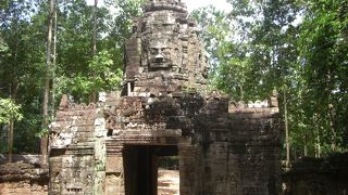 ヒマラヤの聖地を模した寺院