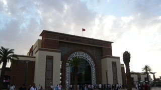 とても綺麗で広い駅