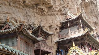 断崖絶壁の寺院