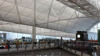 きれいで広い空港です。