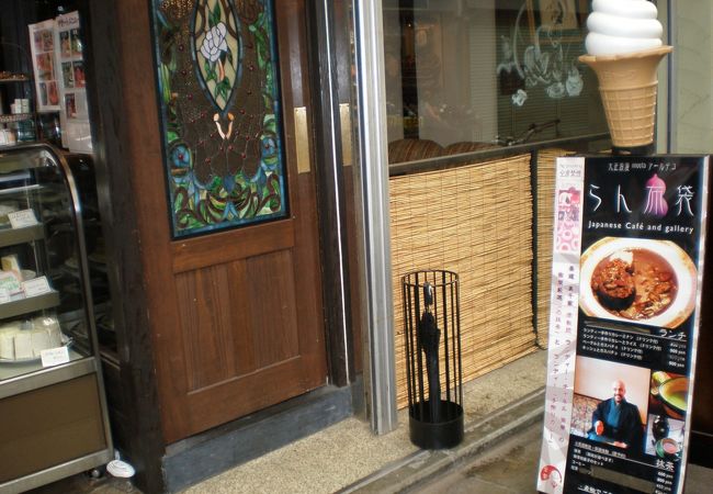 京都三条商店街のユニークなスポット。